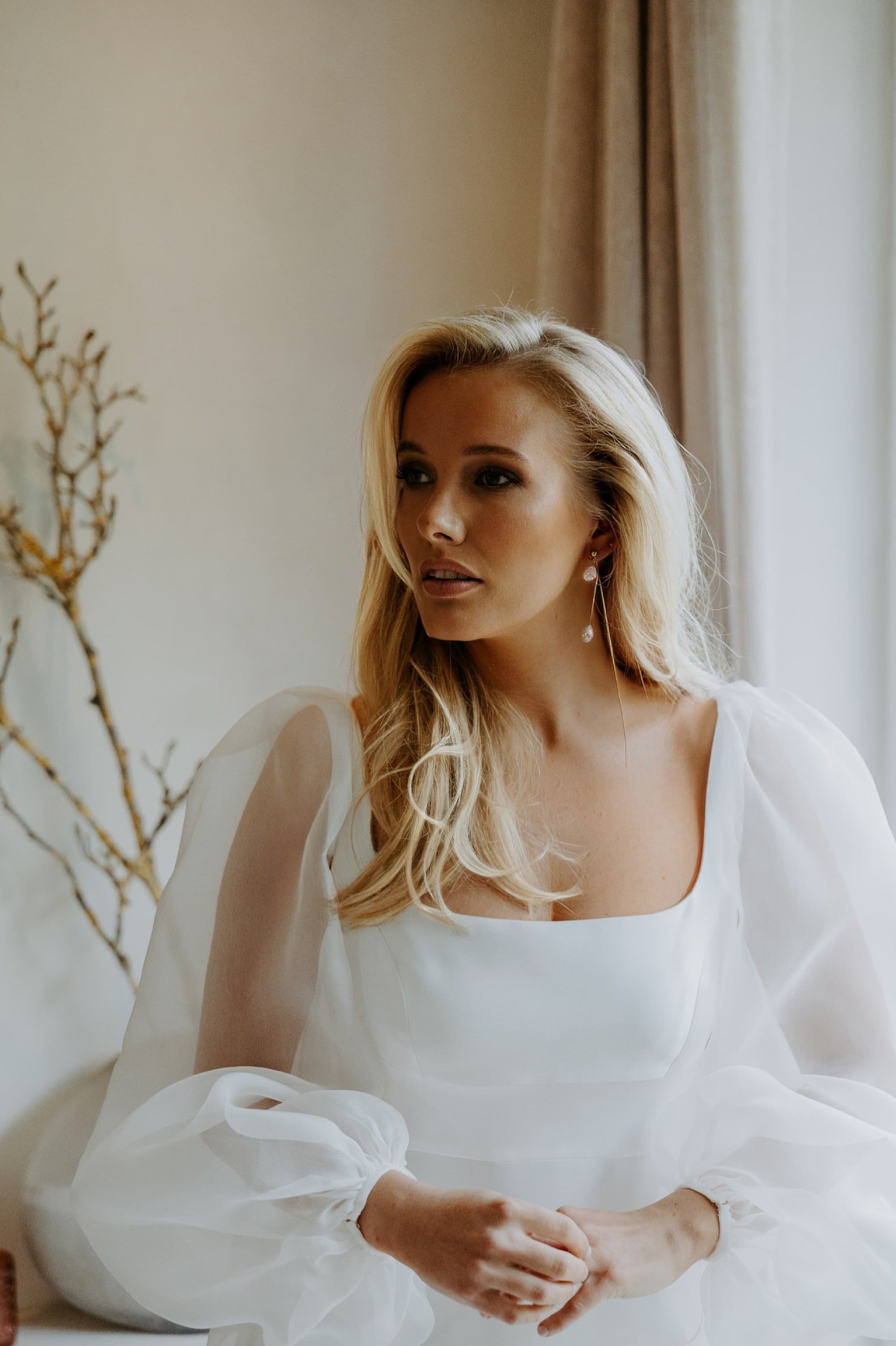 Caroline & Mathieu: A Timeless Belgian Wedding with Modern Pearl Bridal Earrings