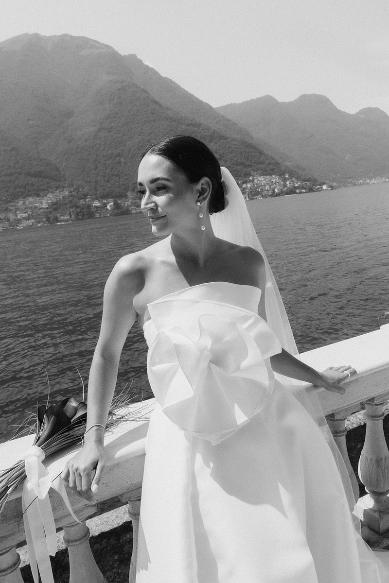 Laura wearing Jeonga Choi Berlin Dune Blanc silver earrings at Lake Como wedding