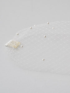 Pearl hair comb with veil