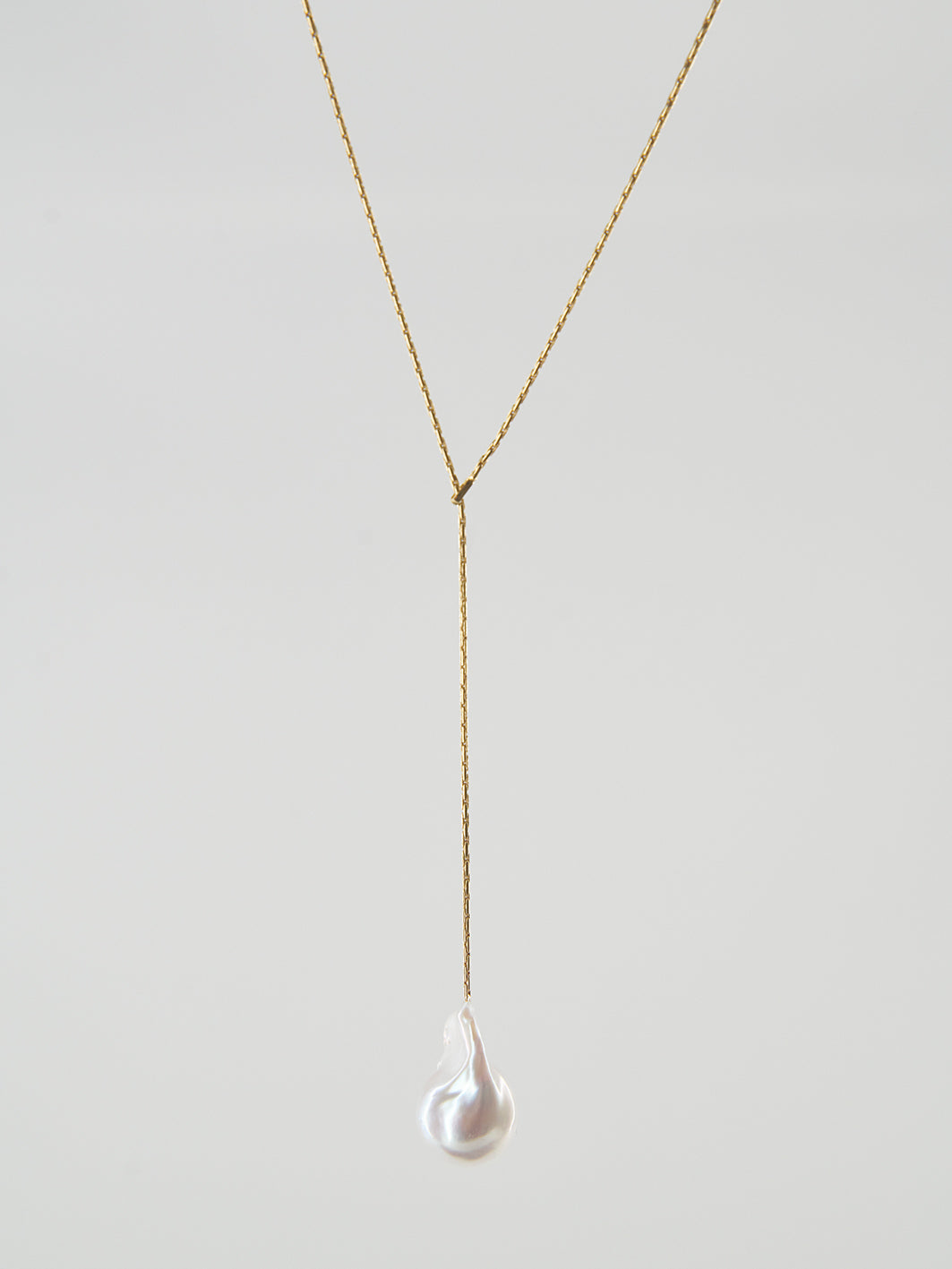 Lange Braut-Perlenkette mit einzelner Barockperle für Rücken- oder Frontstyling