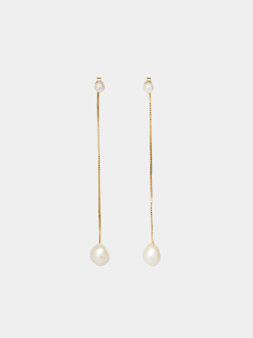 Elegante minimalistische Perlen-Tropfenohrringe für die Braut mit modernem Design und zarten weißen Perlen.
